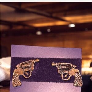 Bronzed Pistol earrings New from Ariat store